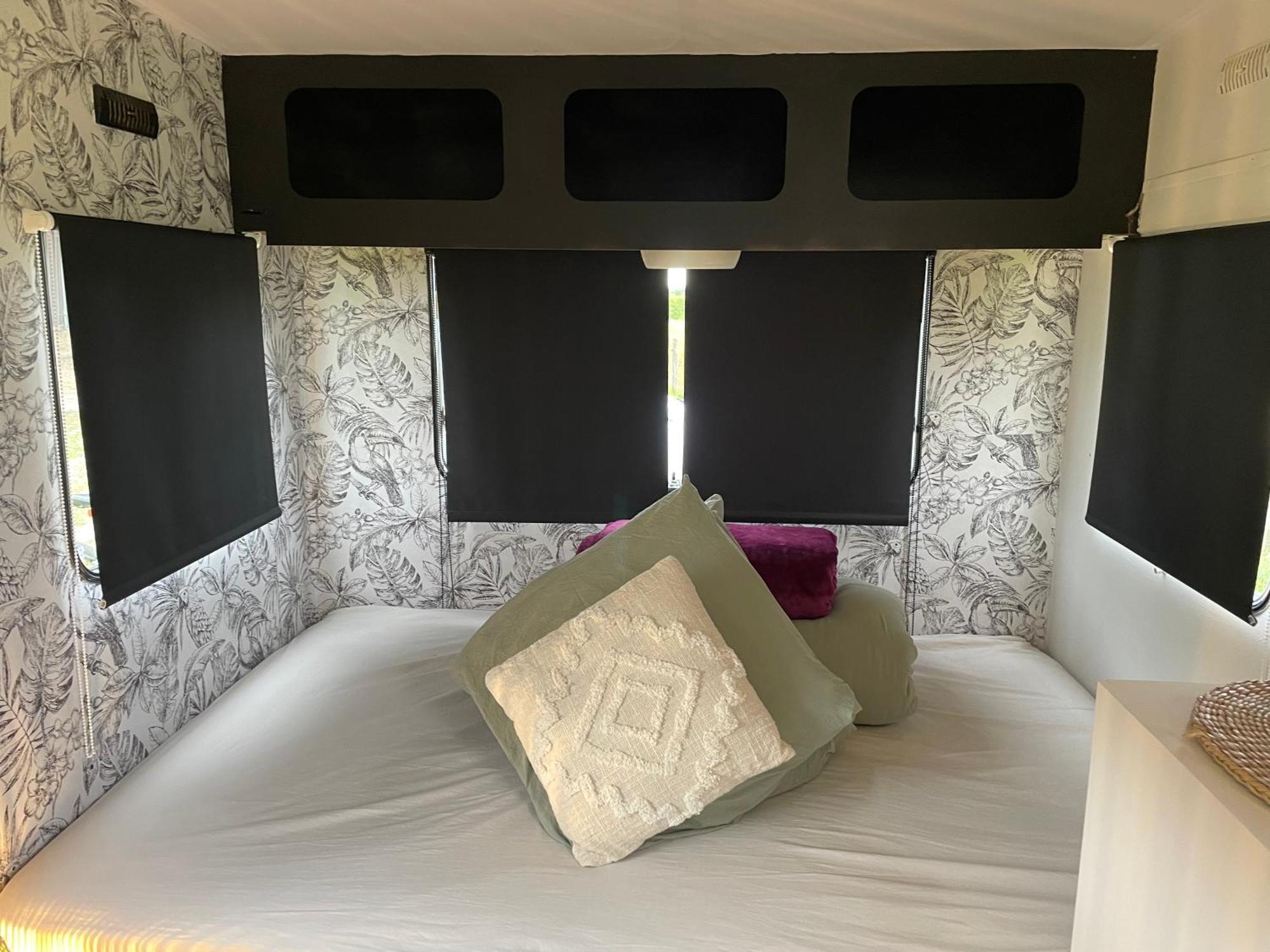 Caravane A La Nuitee Hotel Saint-Parize-le-Chatel Buitenkant foto